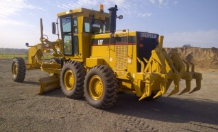 Caterpillar 140H Grader 1