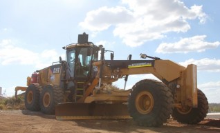 Caterpillar 16-M Grader 1