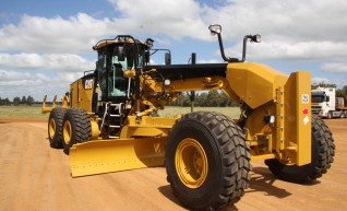 Caterpillar 16M Grader 1