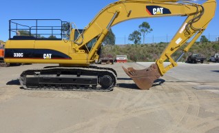 Caterpillar 330 Excavator 1