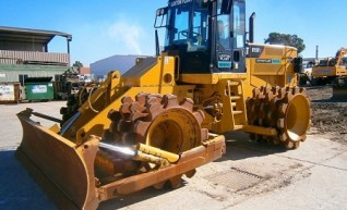 Caterpillar 815F Compactor 1