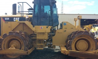 Caterpillar 825G Compactor 1