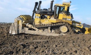 Caterpillar D10R Bulldozer 1