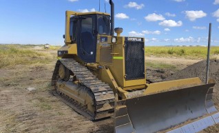 Caterpillar D5M LGP Dozer 1