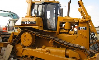 Caterpillar D6H Dozer 1