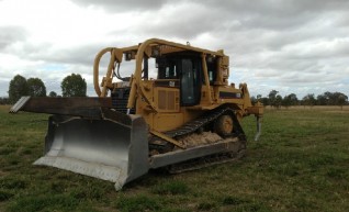 Caterpillar D7R II Bulldozer 1