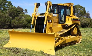 D7H BULLDOZER WITH WINCH 1