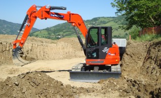 ECM 9.5 Tonne Excavator  1