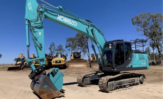 22T EXCAVATOR KOBELCO SK-200 1