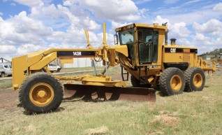 Caterpillar 140H and 143H Grader 1