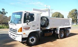 Hino 6 Wheel Tipper 1