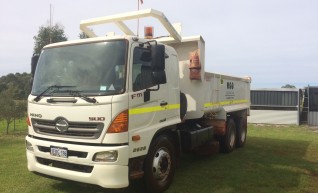 Hino 6 Wheel Tipper 1