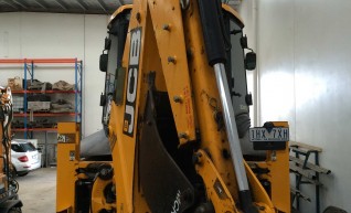 HiRail Backhoe (JCB 3CX) 1