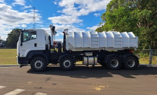 Hooklift Truck 1