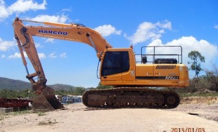 Hyundai 320LC-7 Excavator 32T Available for Hire 1