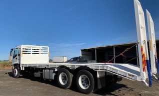 8T Isuzu FSR Beavertail Truck 1