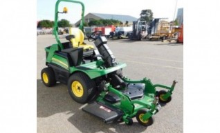 John Deere 1570 Ride on Mower 1