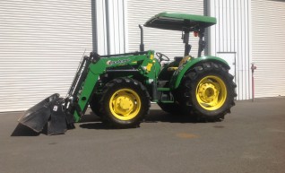 John Deere 5075E Tractor 1