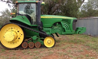 John Deere Tractor 8520T  1