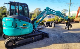 Kobelco 5T Excavator (SK45) 1