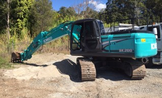 Kobelco SK200-8 1