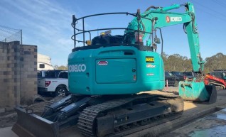 22T Kobelco SK225SR Excavator with Blade 1