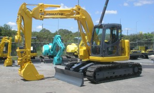 Komatsu 13 Tonne Excavator  1