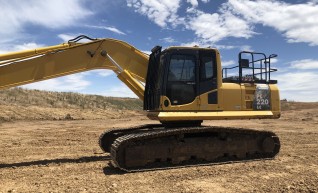 25T Komatsu 220-8 Excavator 1