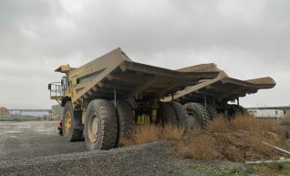 Komatsu 785 Dump Trucks 1