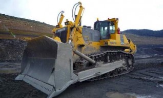 Komatsu D475-3 Dozer 1