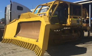 Komatsu D85EX-15 for hire 1