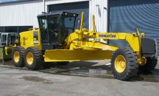KOMATSU GD655-3 GRADER 1
