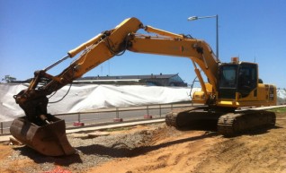 komatsu PC 220 Excavator 1