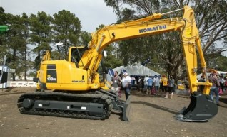 Komatsu pc138 us-2 Excavator w attachments 1