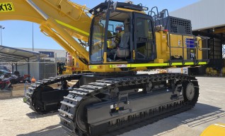 Komatsu PC700-11 70 t Excavator 1