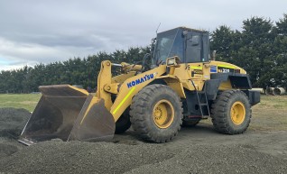 Komatsu WA320 1