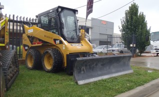 KR 18 CATERPILLAR 232B2 (WITH OR WITHOUT 6 WAY DOZER BLADE) 1