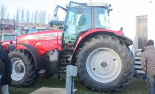 Kubota DT4500 Tractor 1