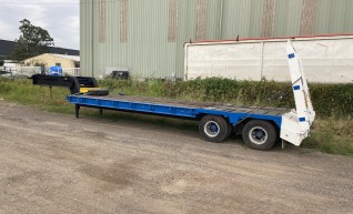 Low loader Tandem - outriggers to 4.5m 1