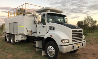 9,000L Mack Service Truck 1