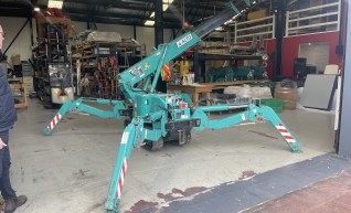 Maeda 285c mini crane 1