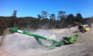 McCloskey stacker conveyor 1