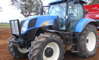 New Holland T6070 1