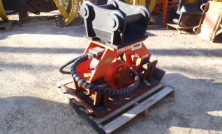 Pneuvibe Compaction Plate for Hire 1