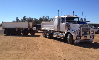 Prime mover with drop deck float & 20t winch 1
