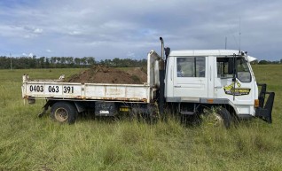 Rigid tip truck 1