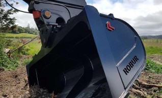 ROBUR 8T Tilt bucket 1