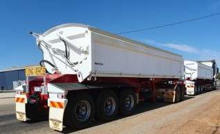 Side Tippers for dry hire 1
