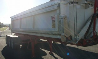 Side Tipping A Trailer 1