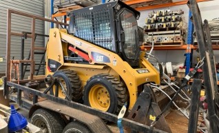 Skid Steer Loader - CAT 226B3 with 4in1 bucket and spreader bar 1